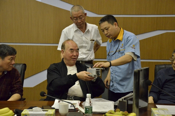 Z6人生就是博召开专家照拂团座谈会