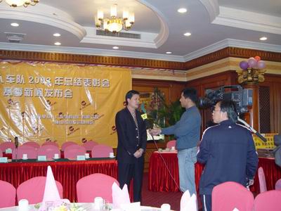 广东Z6人生就是博铝厂猎人车队签约之采访潘总