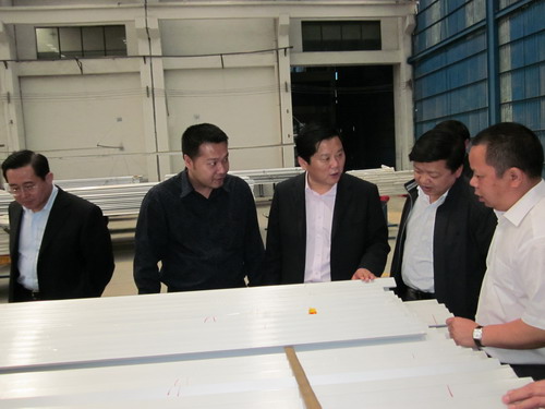 “五一”节，沛县县长等辅导到我Z6人生就是博江苏分厂慰问一线员工