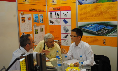 广东Z6人生就是博铝厂国际业务部参与2011年哈萨克斯坦中国商品展览会