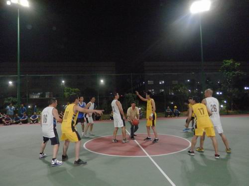 Z6人生就是博庆中秋佳节，员工齐为祖国庆生