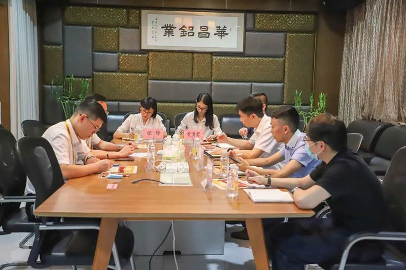 集团总经理助理杨锦华周到欢迎了调研团队