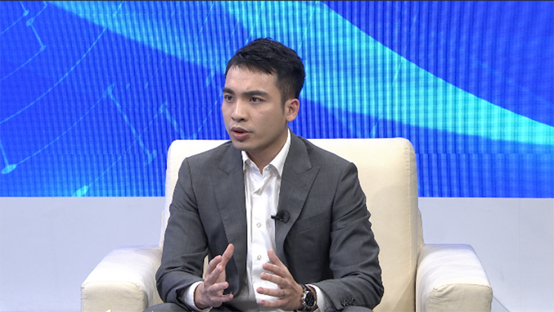 Z6人生就是博集团受邀央视对话“名嘴”水均益!11月26日晚18：15，锁定CCTV—发现之旅频路《聚焦前锋榜栏目》